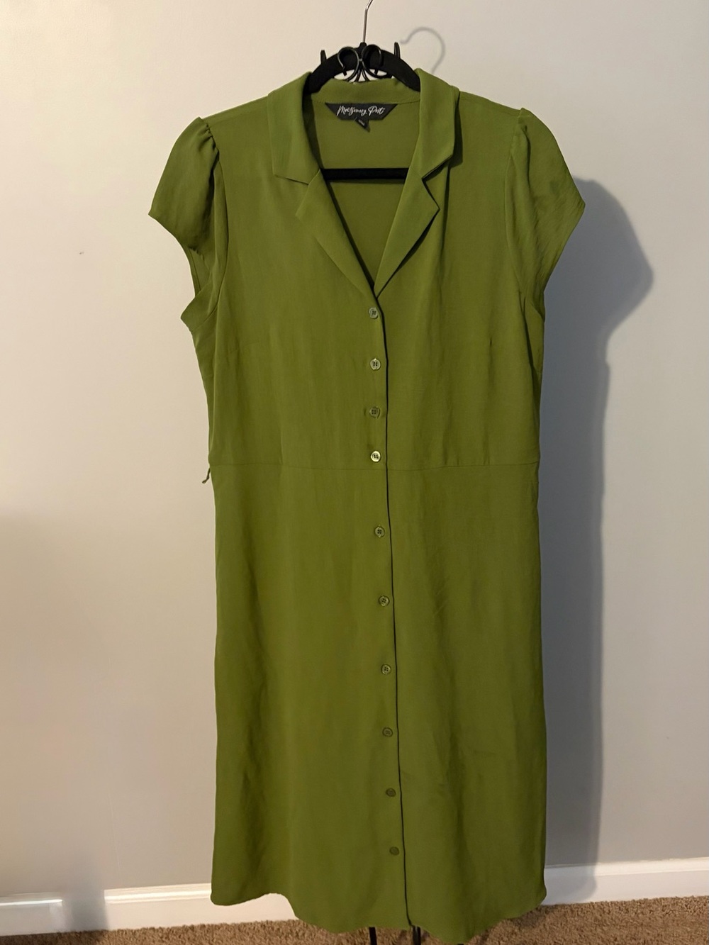 Montgomery Post size large  Olive Green Button-Front Midi Dress work profesional